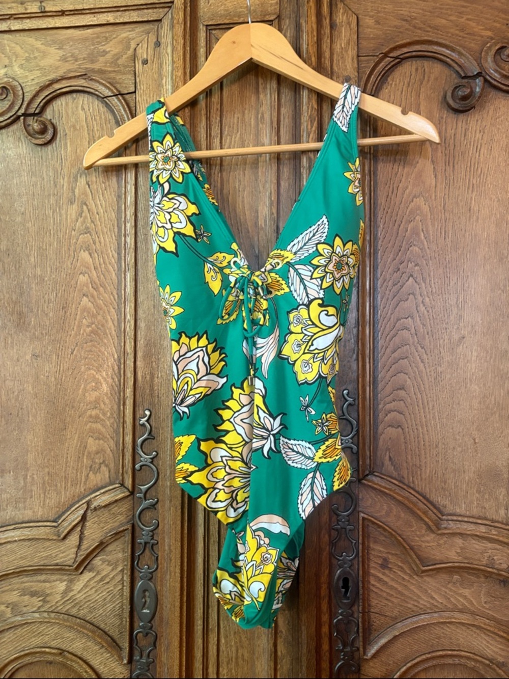 Gibson & Latimer Green Yellow Floral One-Piece Swimsuit XS - Picture 3 of 12